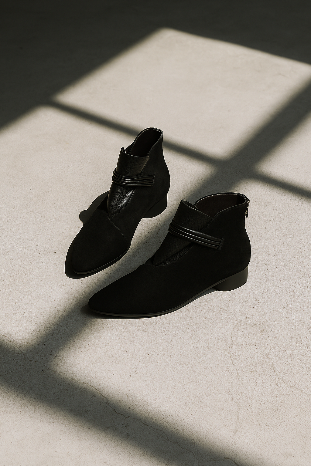 Vivienne Zwarte Dames Laarzen | Suède, Spitse Neus, Comfortabele Hak