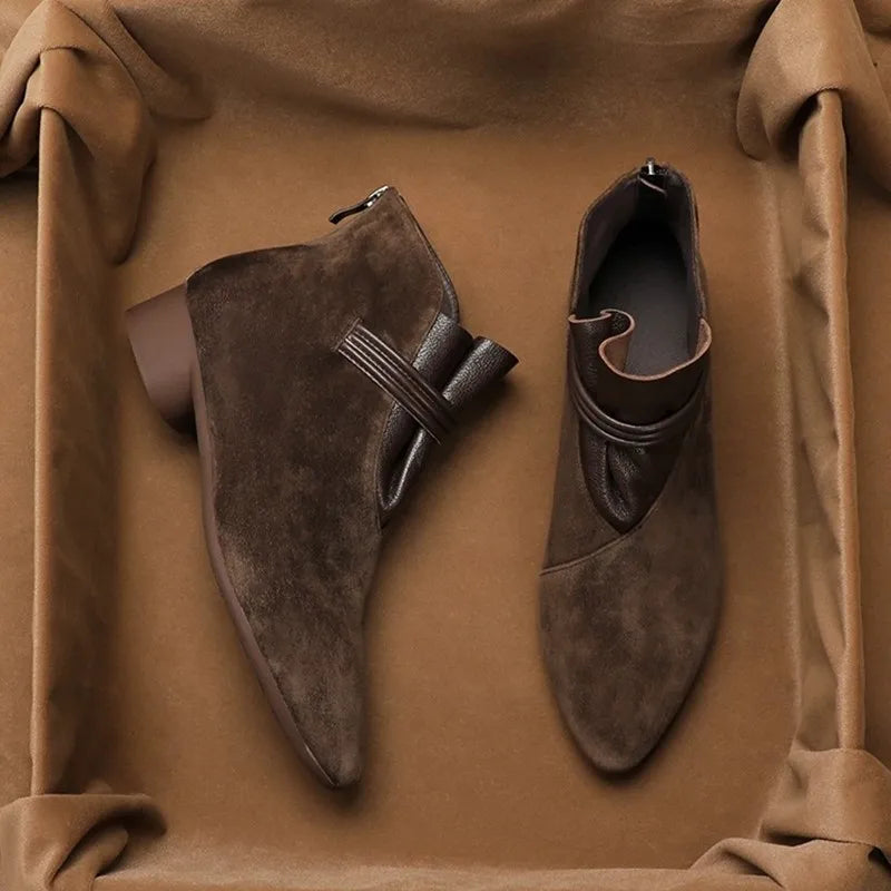 Vivienne Zwarte Dames Laarzen | Suède, Spitse Neus, Comfortabele Hak